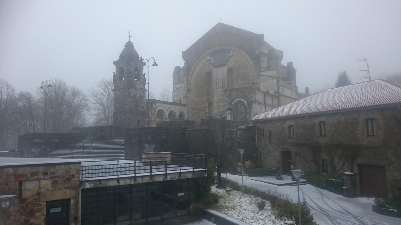 Hotel Santuario Urkiola - Lagunetxea Urquiola Buitenkant foto